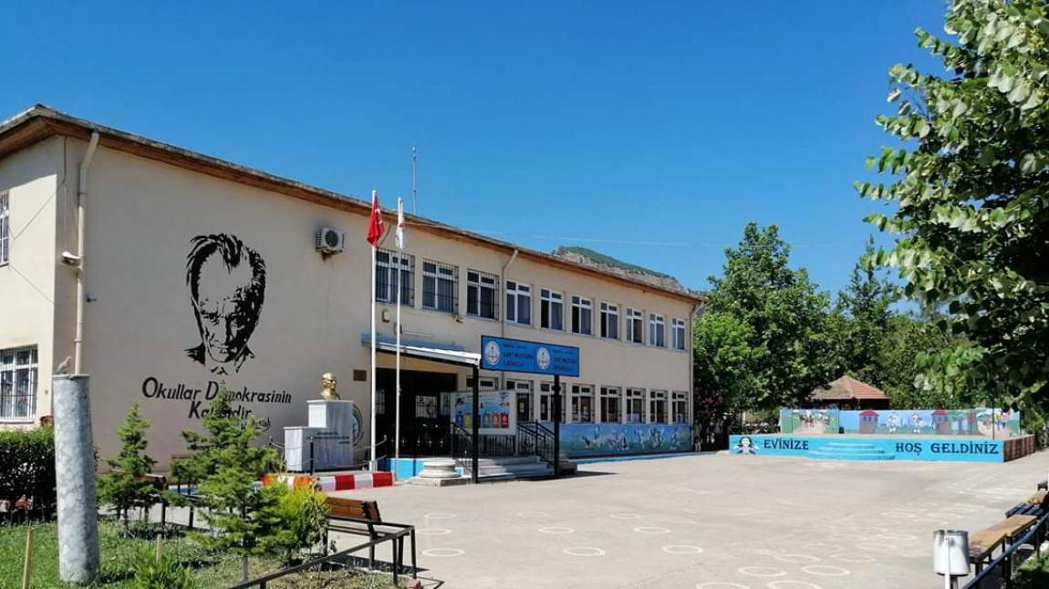 Sart Mustafa Ortaokulu Fotoğrafı